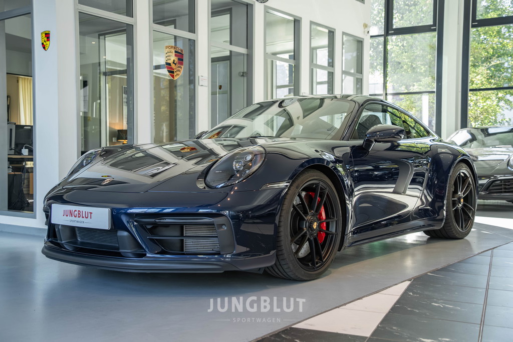 Porsche 992 Carrera 4 GTS