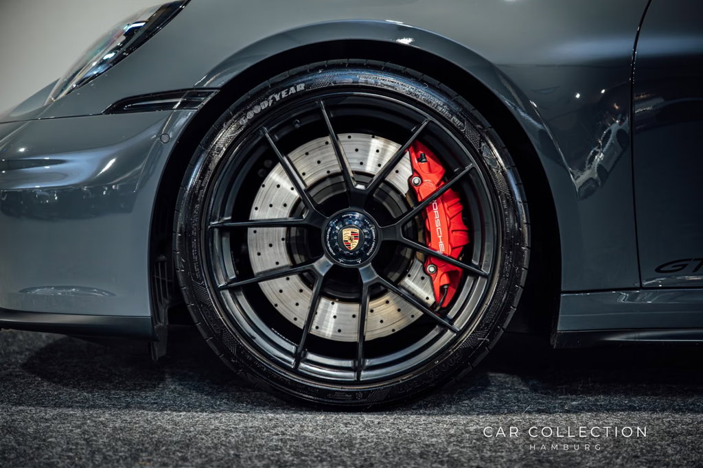 Porsche 992.2 Carrera 4 GTS