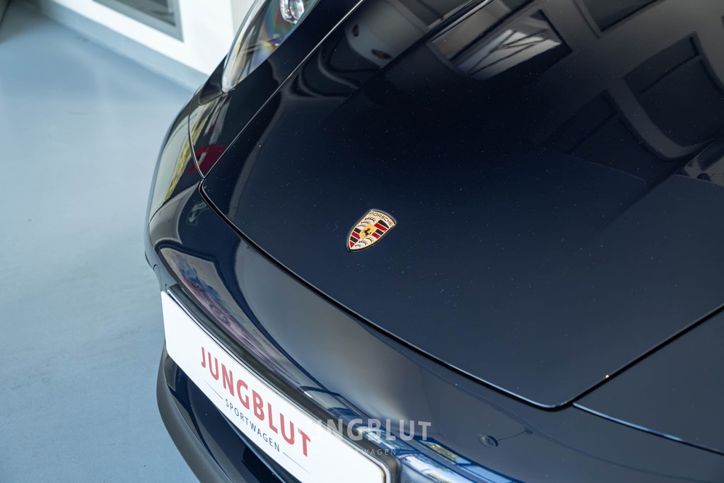 Porsche 992 Carrera 4 GTS