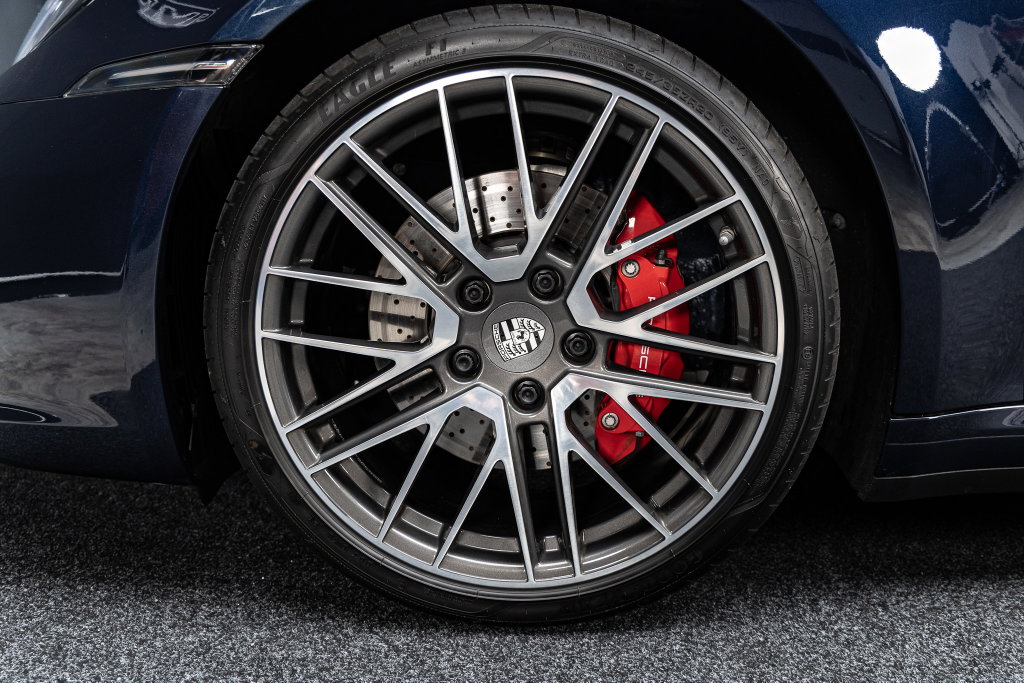 Porsche 992 Carrera 4S