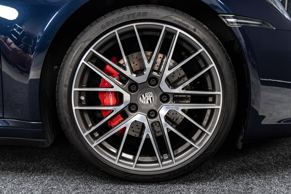 Porsche 992 Carrera 4S