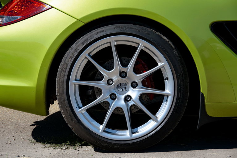 Porsche 987 Cayman R