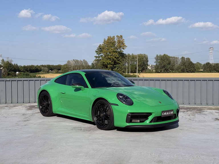 Porsche 992 Carrera 4 GTS