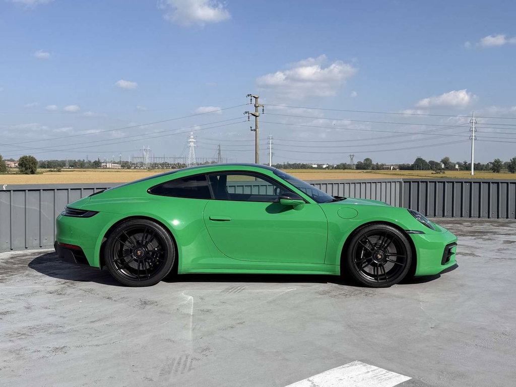 Porsche 992 Carrera 4 GTS