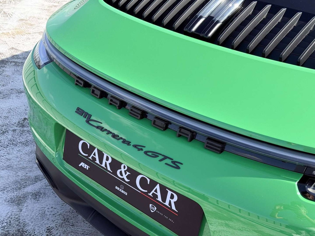 Porsche 992 Carrera 4 GTS