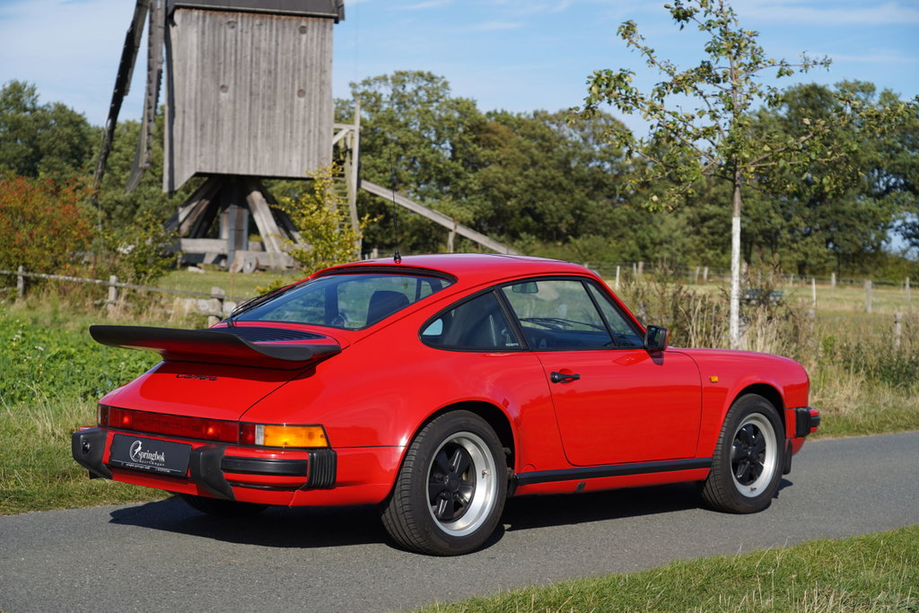 Porsche 911 Carrera 3.2