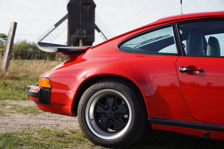 Porsche 911 Carrera 3.2