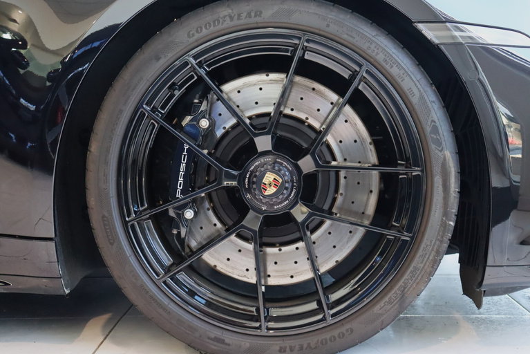 Porsche 992.2 Carrera 4 GTS