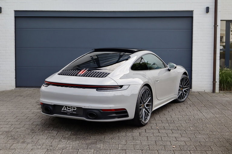 Porsche 992 Carrera 4