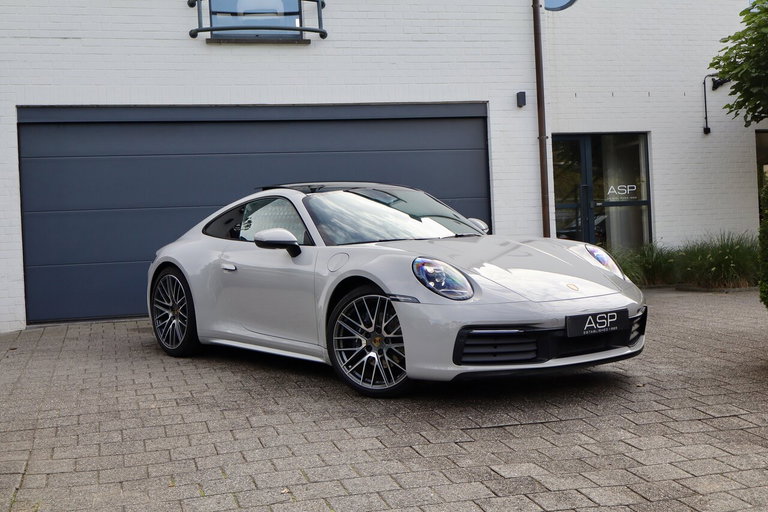 Porsche 992 Carrera 4