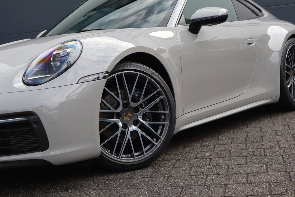 Porsche 992 Carrera 4