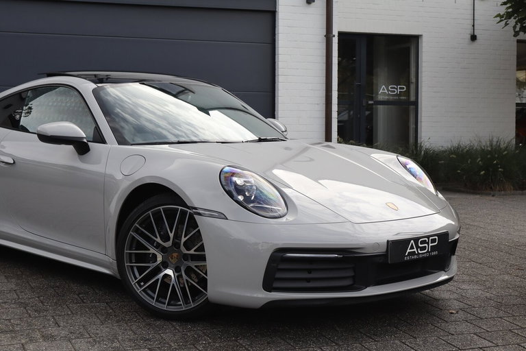Porsche 992 Carrera 4