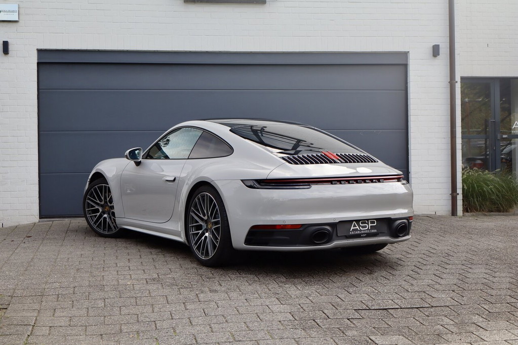 Porsche 992 Carrera 4
