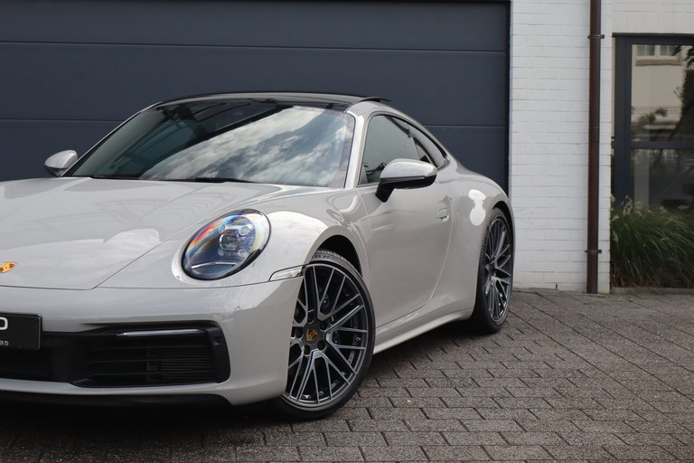 Porsche 992 Carrera 4