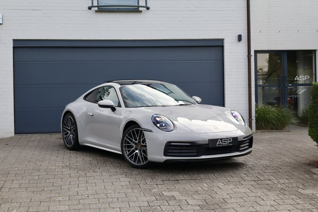 Porsche 992 Carrera 4