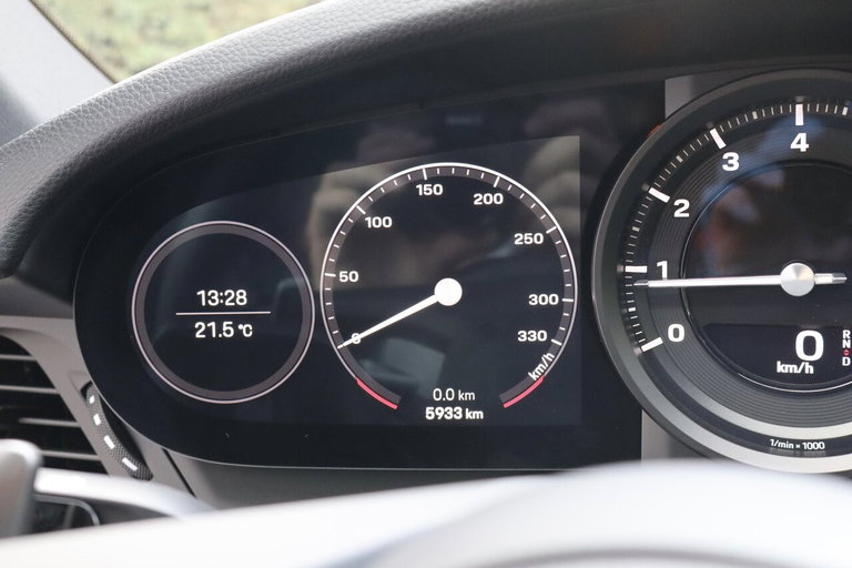 Porsche 992 Carrera 4