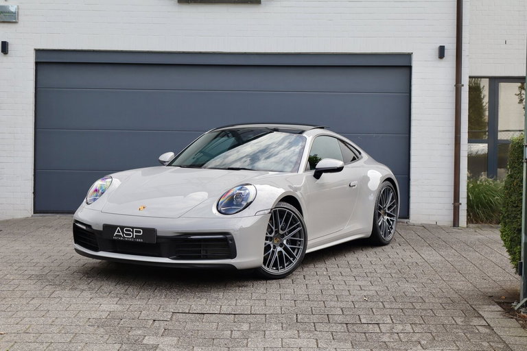 Porsche 992 Carrera 4