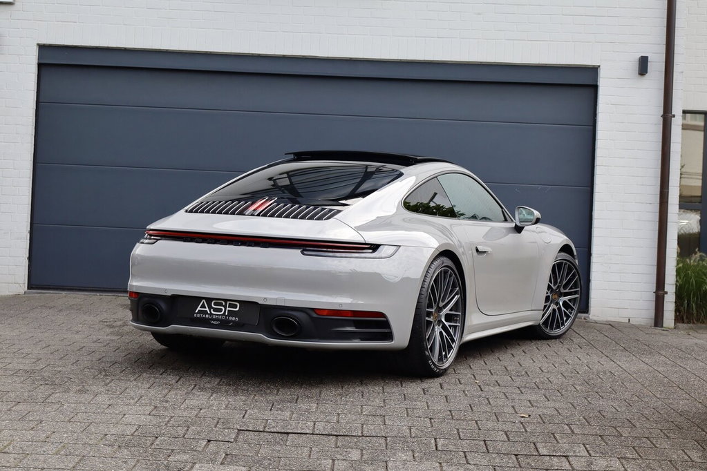 Porsche 992 Carrera 4