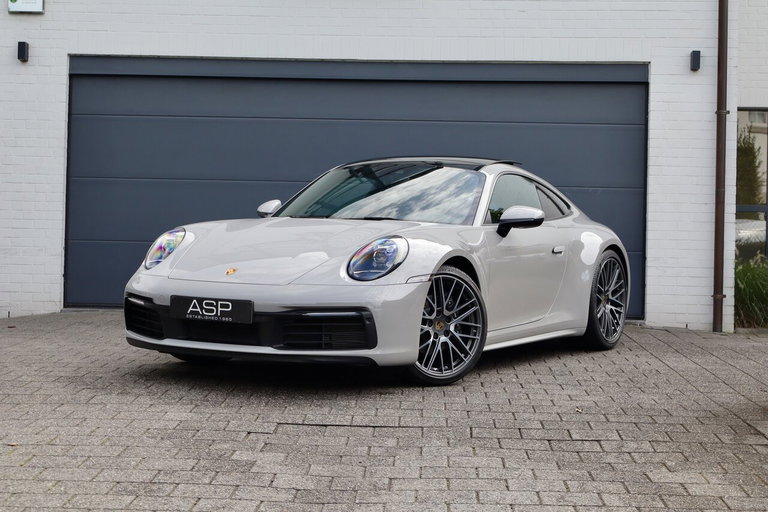 Porsche 992 Carrera 4