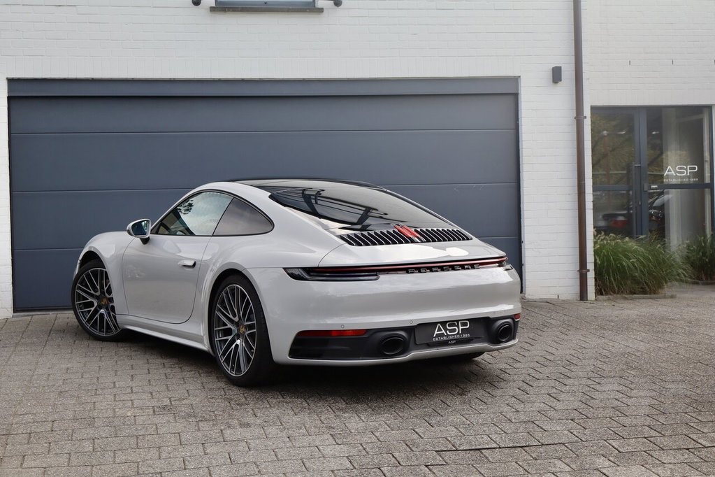 Porsche 992 Carrera 4