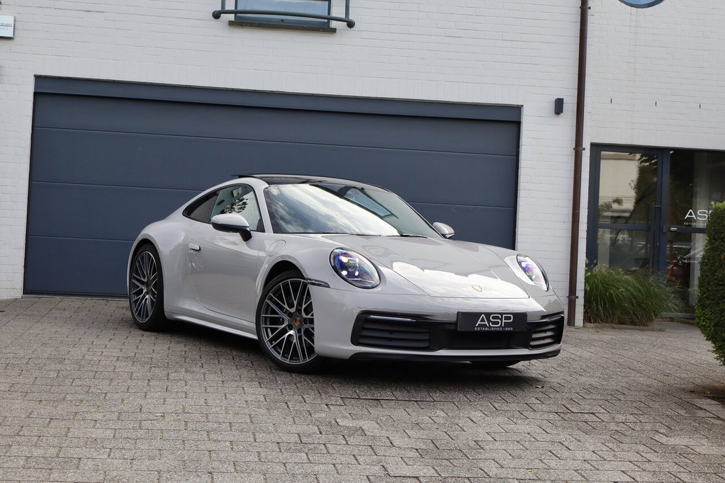 Porsche 992 Carrera 4
