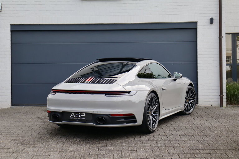 Porsche 992 Carrera 4