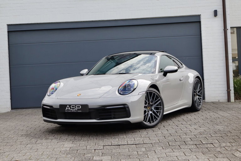 Porsche 992 Carrera 4