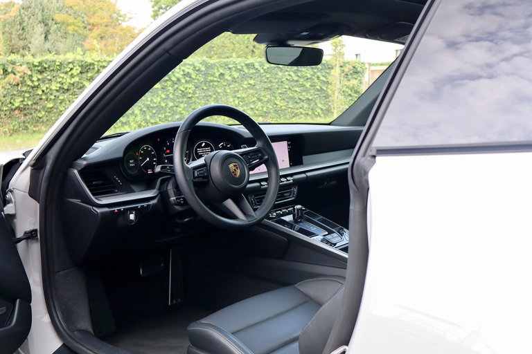 Porsche 992 Carrera 4