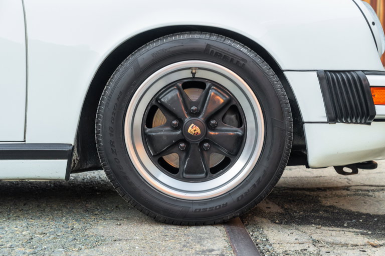 Porsche 911 Carrera 3.2