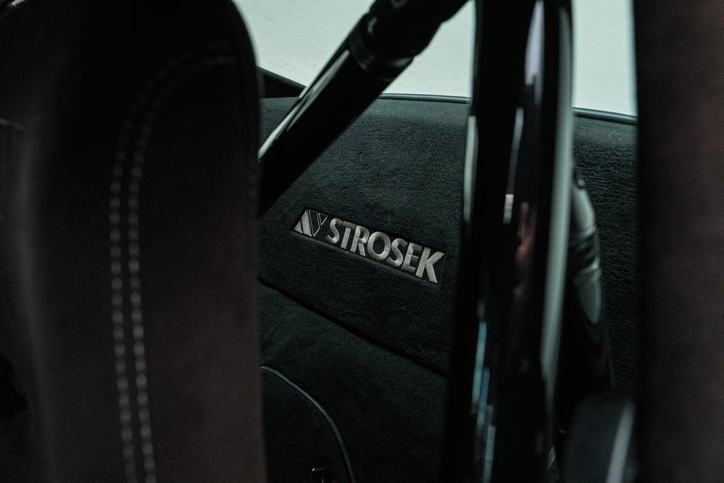 Porsche 911 STROSEK Mega 30