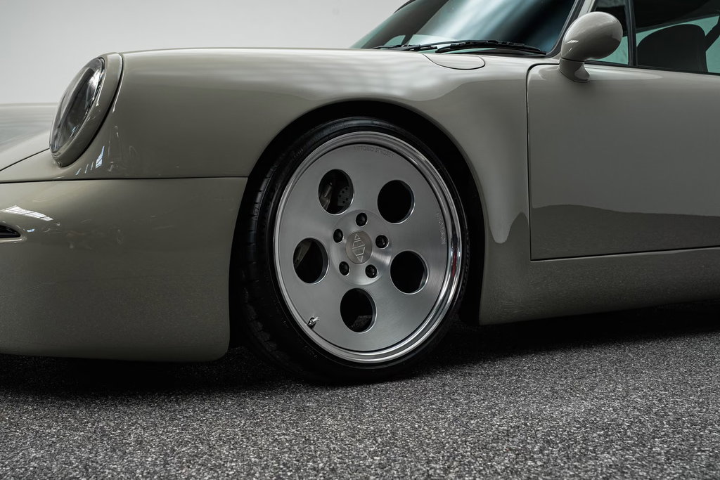 Porsche 911 STROSEK Mega 30