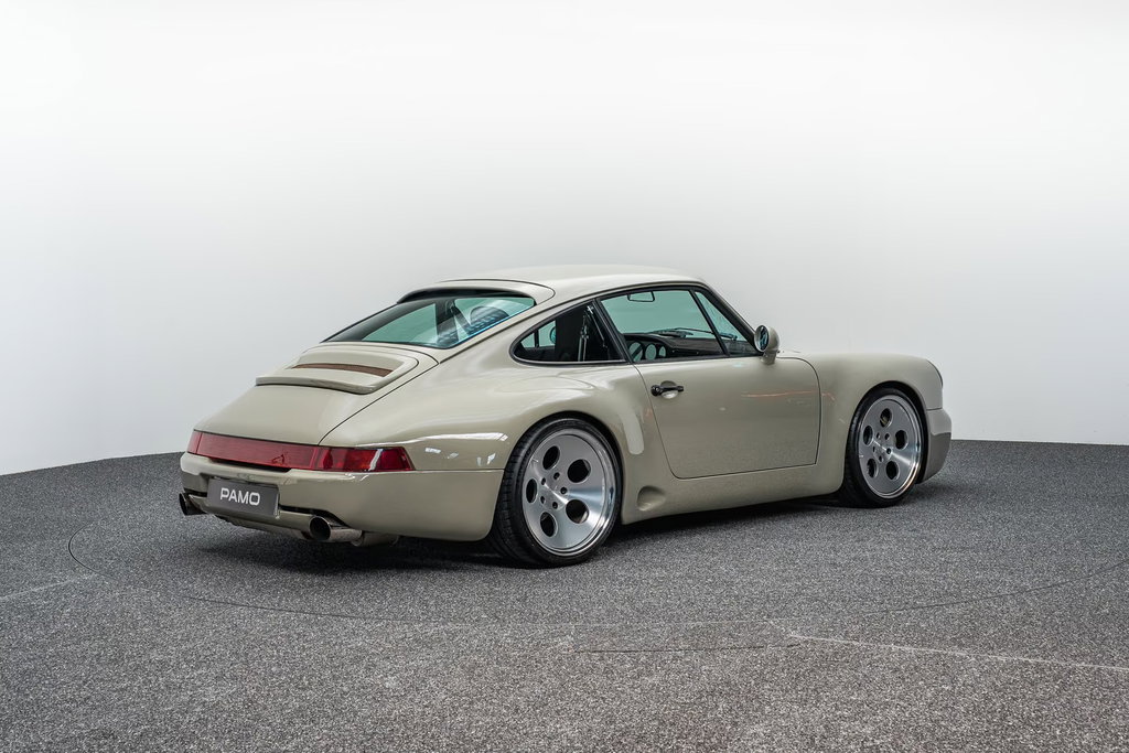 Porsche 911 STROSEK Mega 30