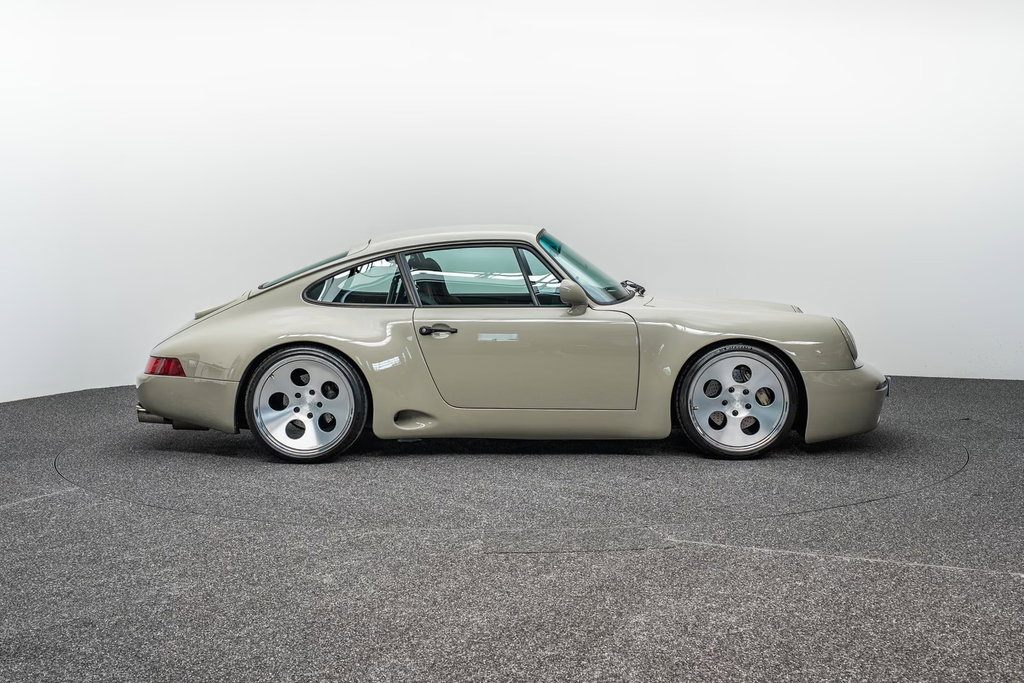 Porsche 911 STROSEK Mega 30