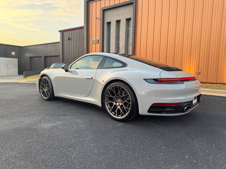Porsche 992 Carrera