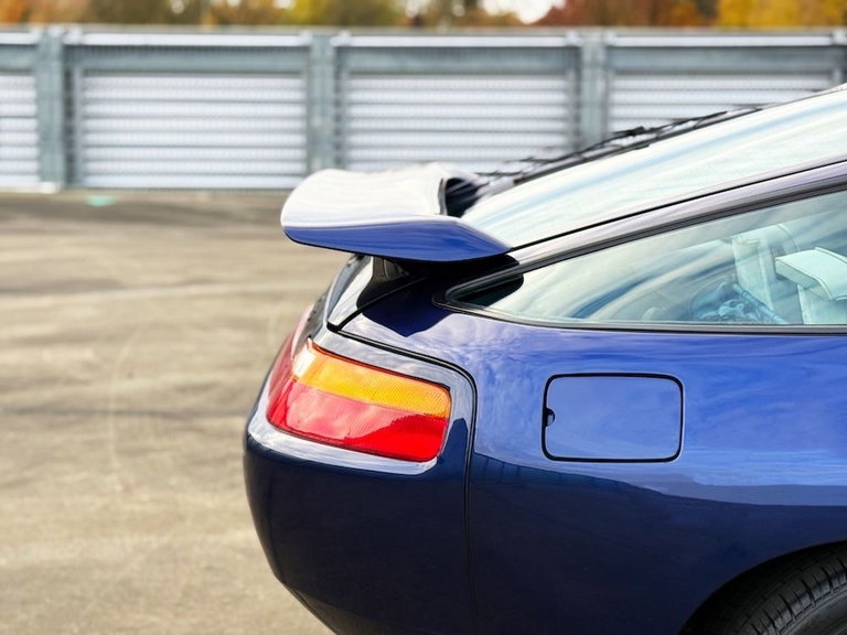 Porsche 928 GTS