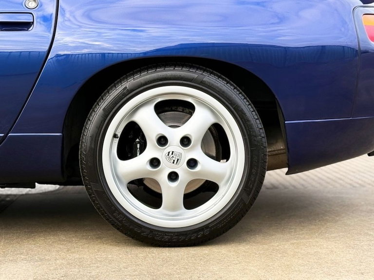 Porsche 928 GTS