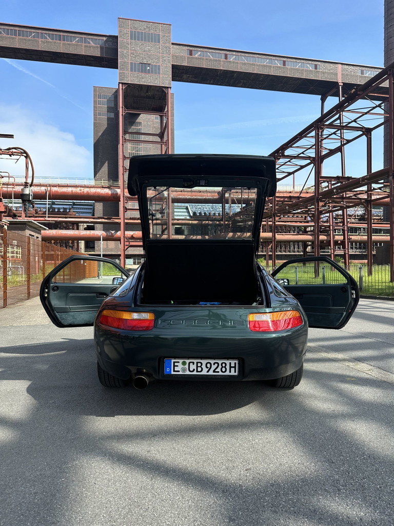 Porsche 928 S4