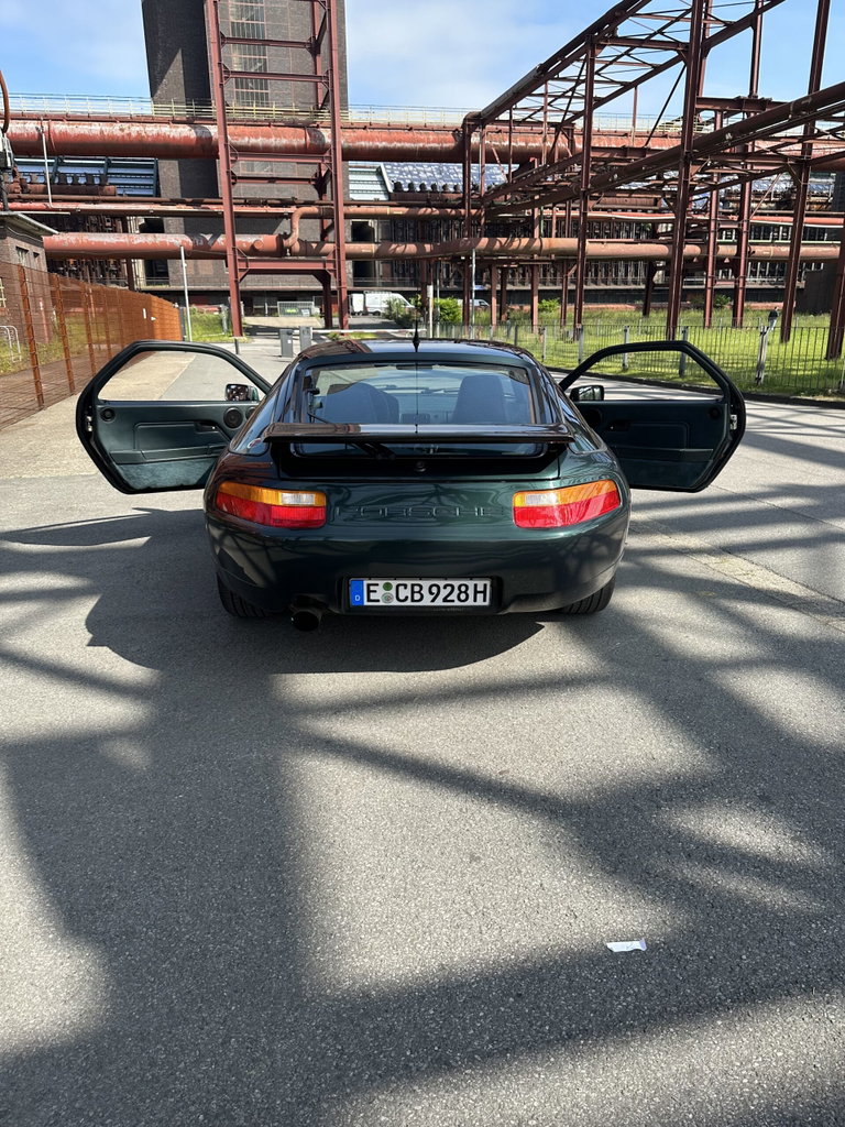 Porsche 928 S4