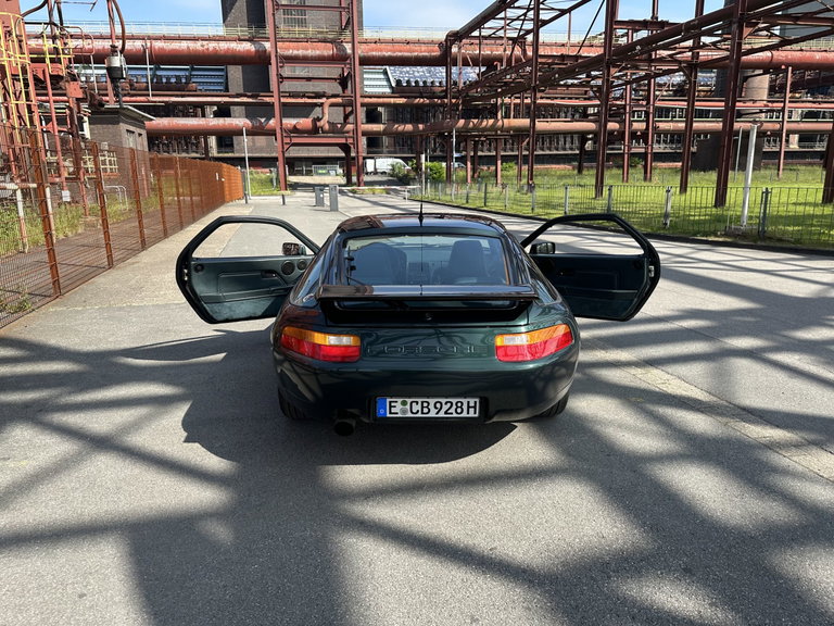 Porsche 928 S4