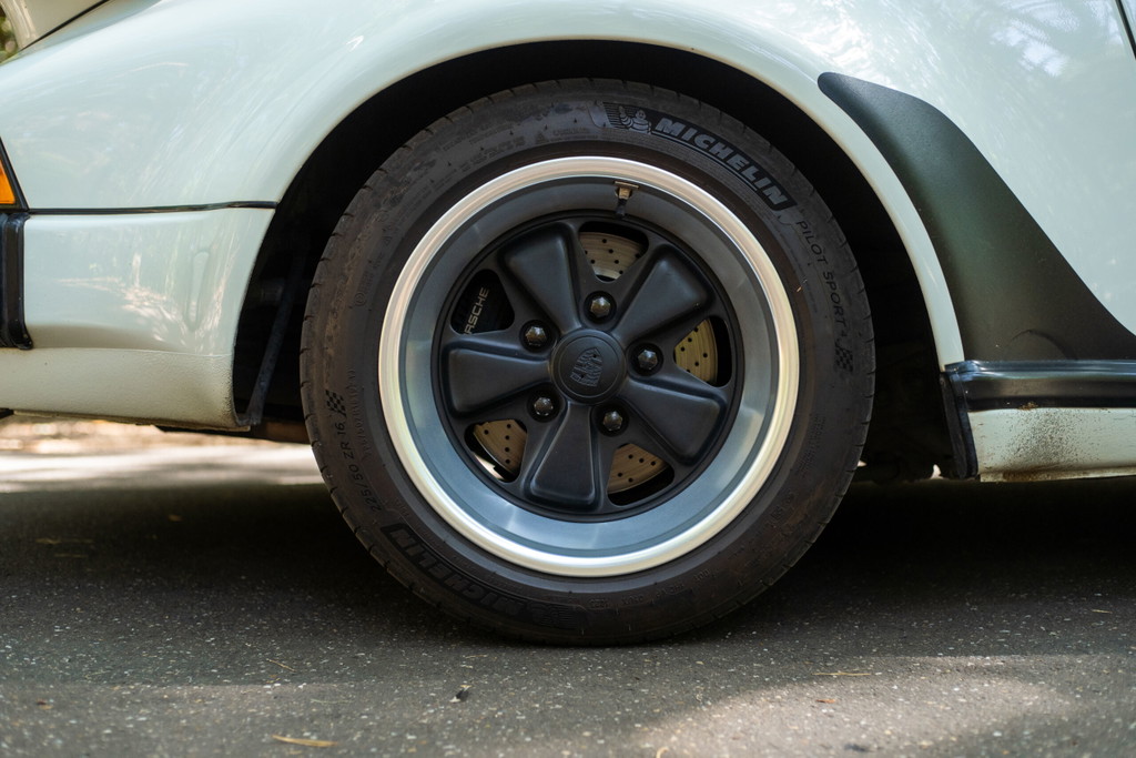 Porsche 911 Turbo 3.3 (US)
