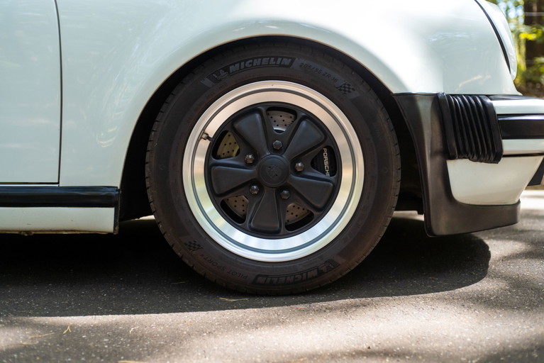 Porsche 911 Turbo 3.3 (US)