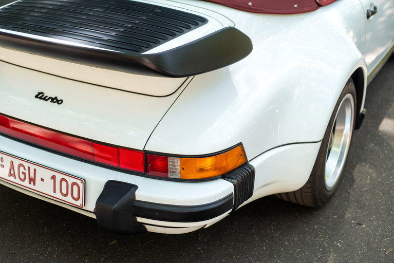 Porsche 911 Turbo 3.3 (US)