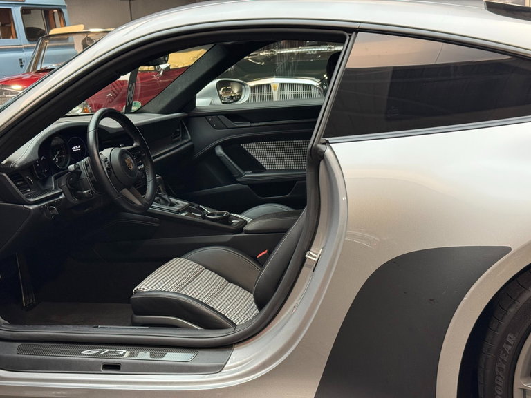 Porsche 992 GT3 Touring