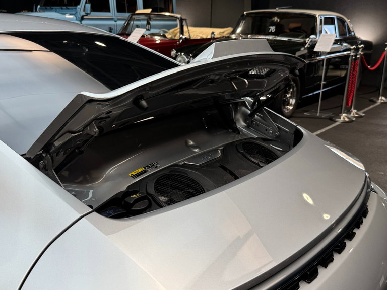 Porsche 992 GT3 Touring