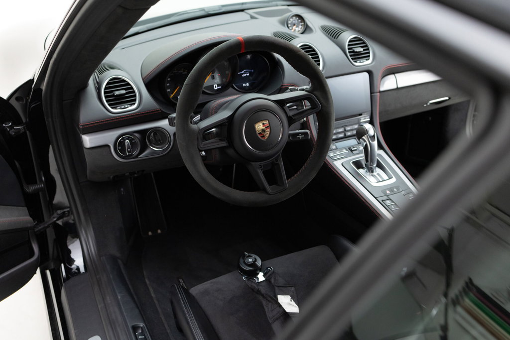 Porsche 718 Cayman GT4