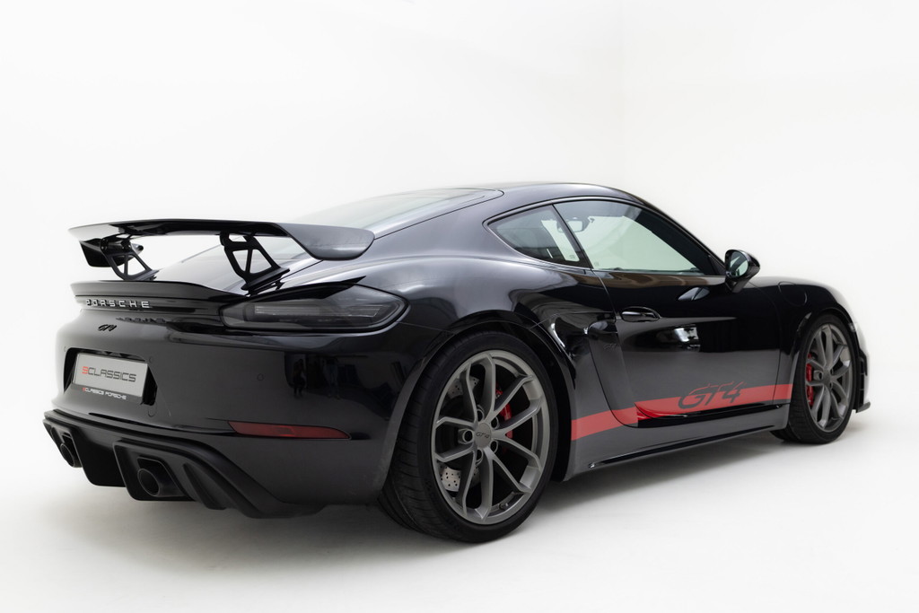 Porsche 718 Cayman GT4