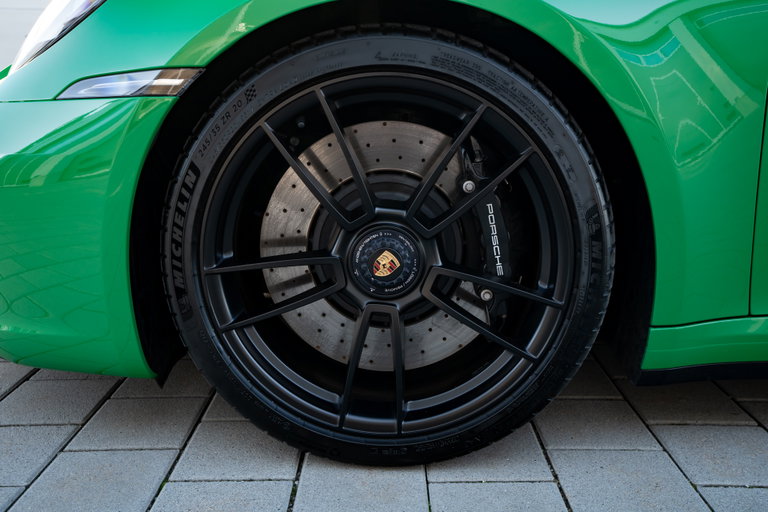 Porsche 992 Carrera 4 GTS