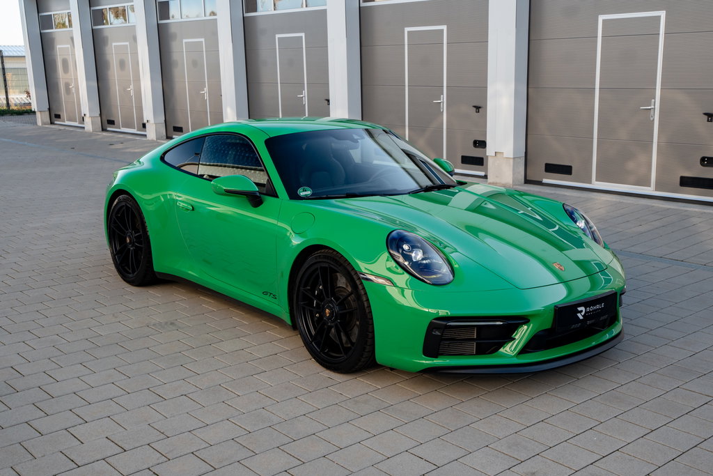 Porsche 992 Carrera 4 GTS