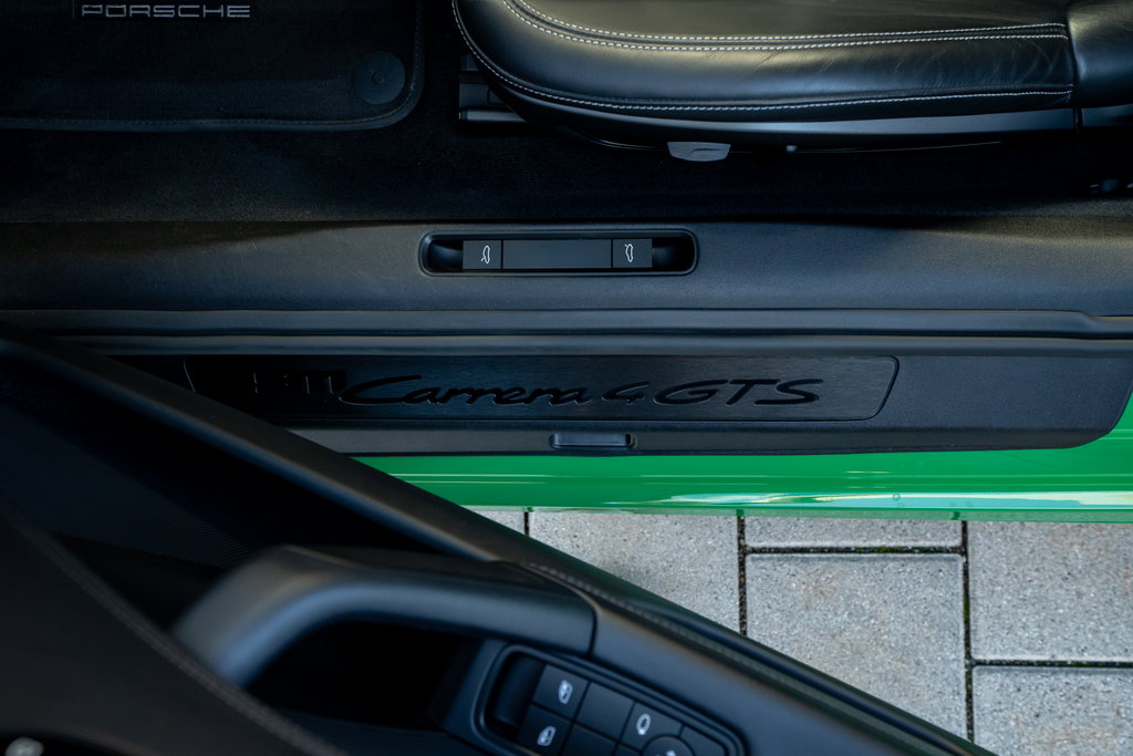 Porsche 992 Carrera 4 GTS