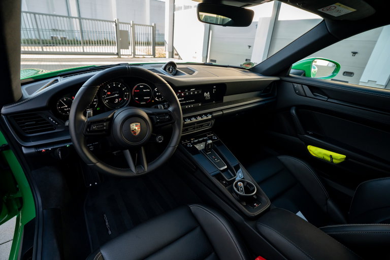 Porsche 992 Carrera 4 GTS